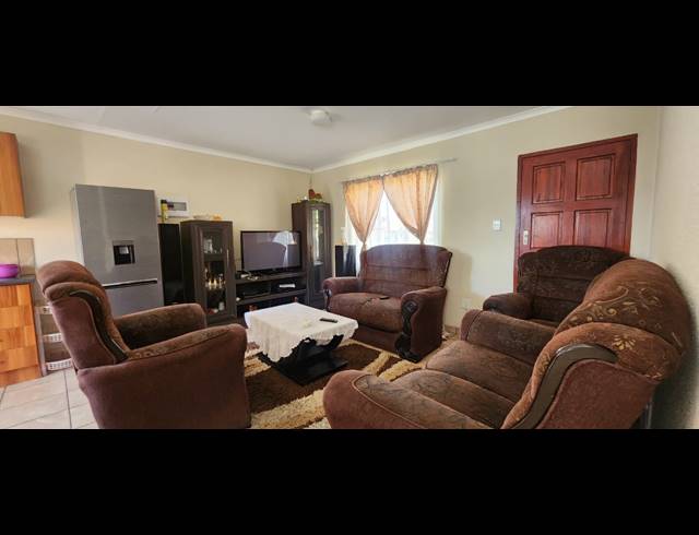 3 BEDROOM HOUSE FOR SALE IN WATERKLOOF HILL ESTATE